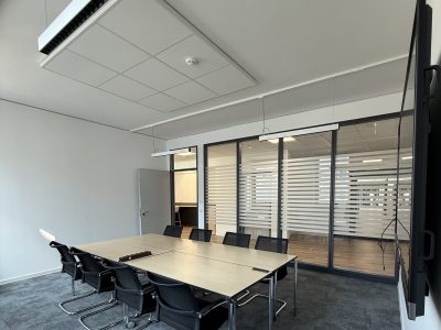 Moderner Meetingraum von Imperial Web Solution
