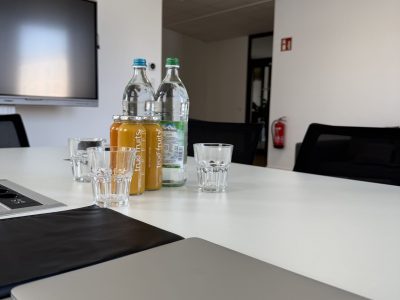 Kundenmeeting bei Imperial Web Solution – gemeinsames Besprechen von Webdesign- und SEO-Strategien